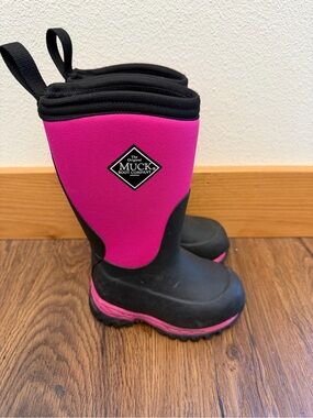 Muck Boot Company Kids Pink and Black Neoprene Rain Boots